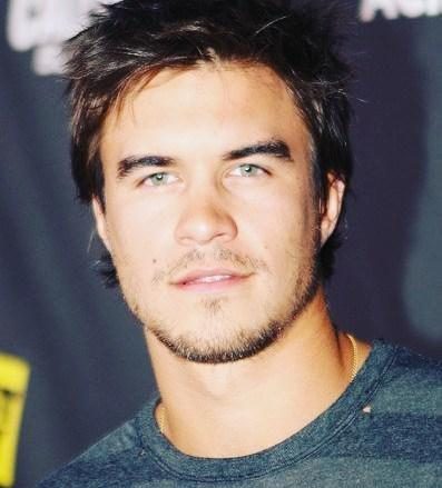 Rob Mayes Biography Age, Height, Weight, Girlfriend, Family, Career, and More